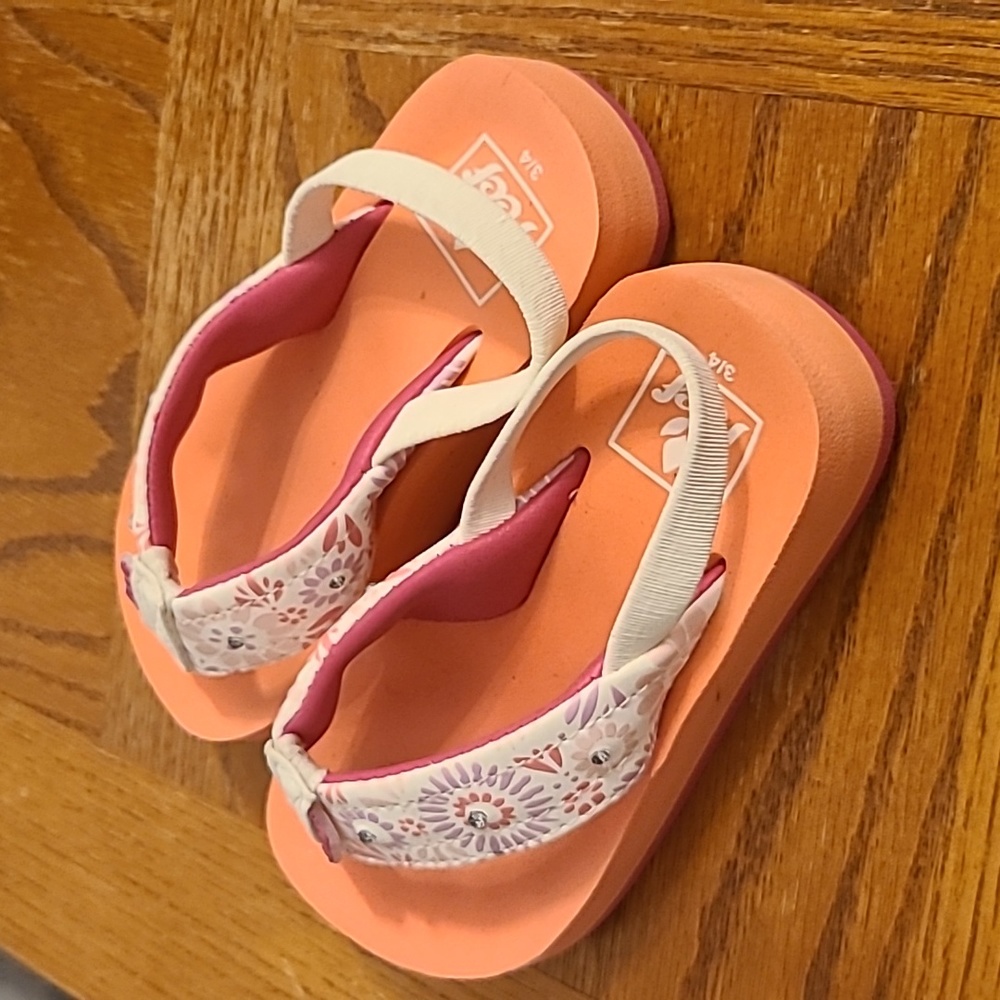 Light-Up Sandals - Picture 2 of 8